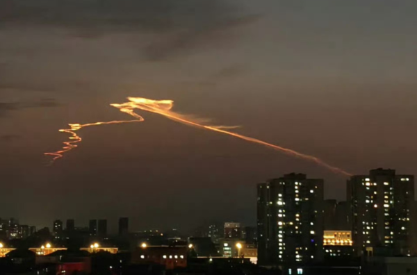 Phát hiện điều kỳ lạ trên bầu trời Trung Quốc- Ảnh 4.