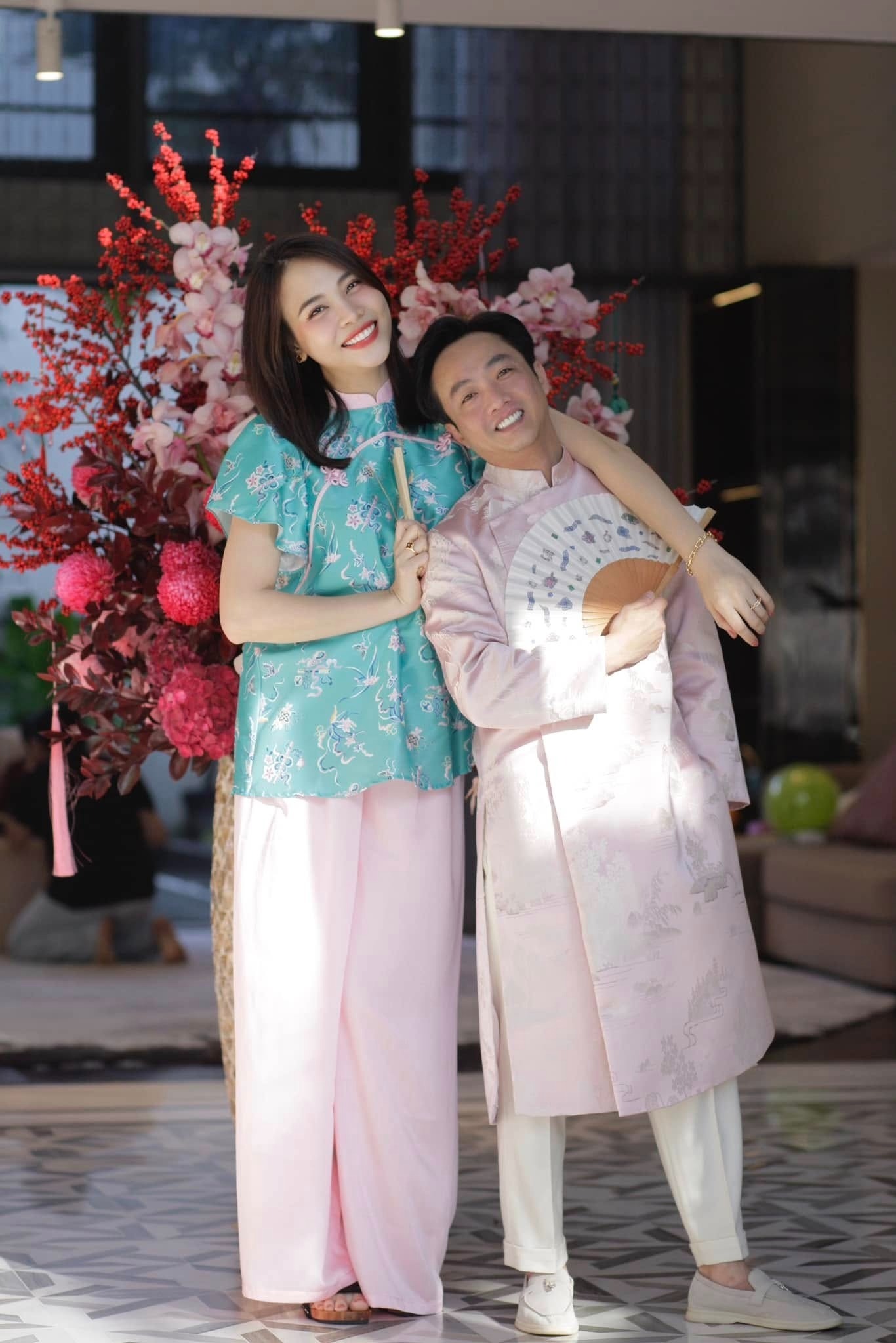 Chi tiết chứng tỏ Đàm Thu Trang cực kỳ tinh tế khi đứng cạnh chồng đại gia- Ảnh 6.