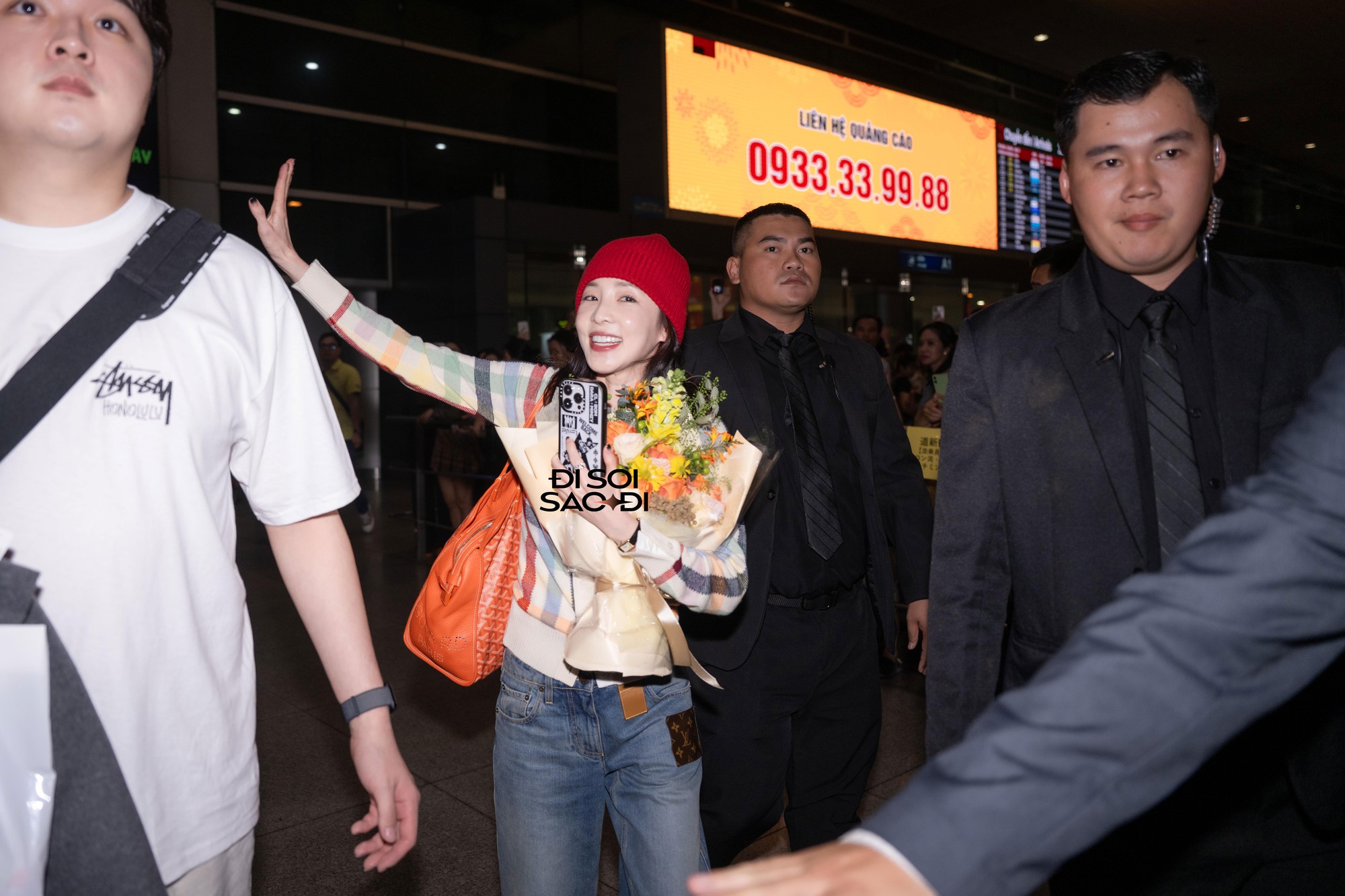 Dàn sao WATERBOMB đổ bộ Tân Sơn Nhất: Bi Rain kín đáo nhưng to cao ngời ngời, nữ idol gốc Việt lấn át