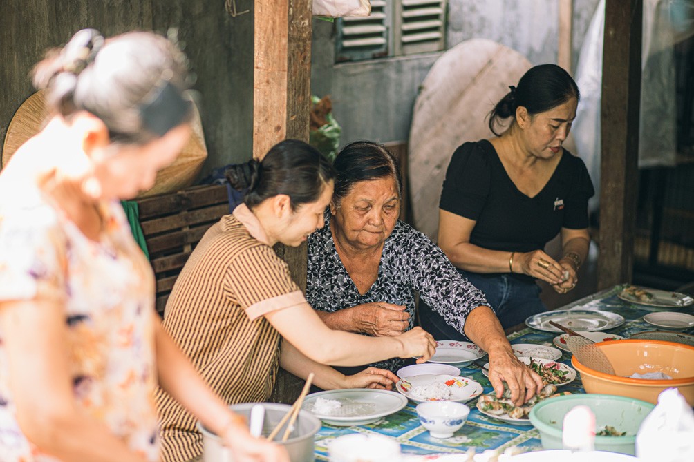 Đám giỗ được các cô, bác chuẩn bị trong 2 ngày.
