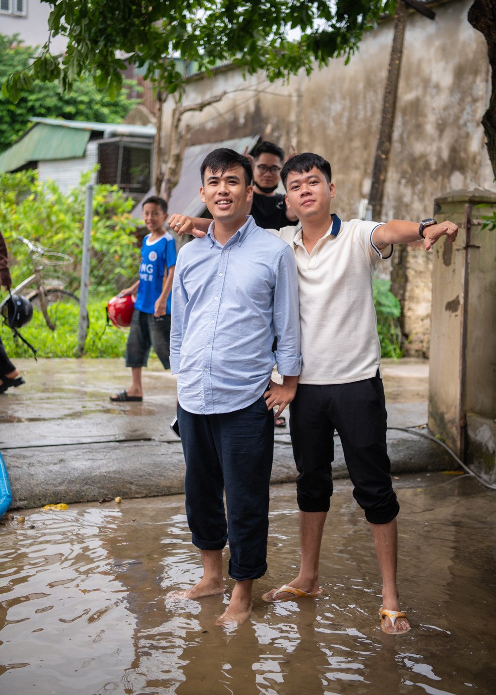 Cô dâu, chú rể cùng khách khứa đều vui vẻ 