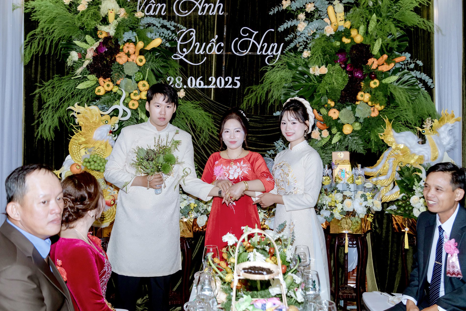 Cô dâu Lâm Đồng trang trí đám cưới bằng 500kg rau củ, cả họ ăn 1 tháng mới hết - 3