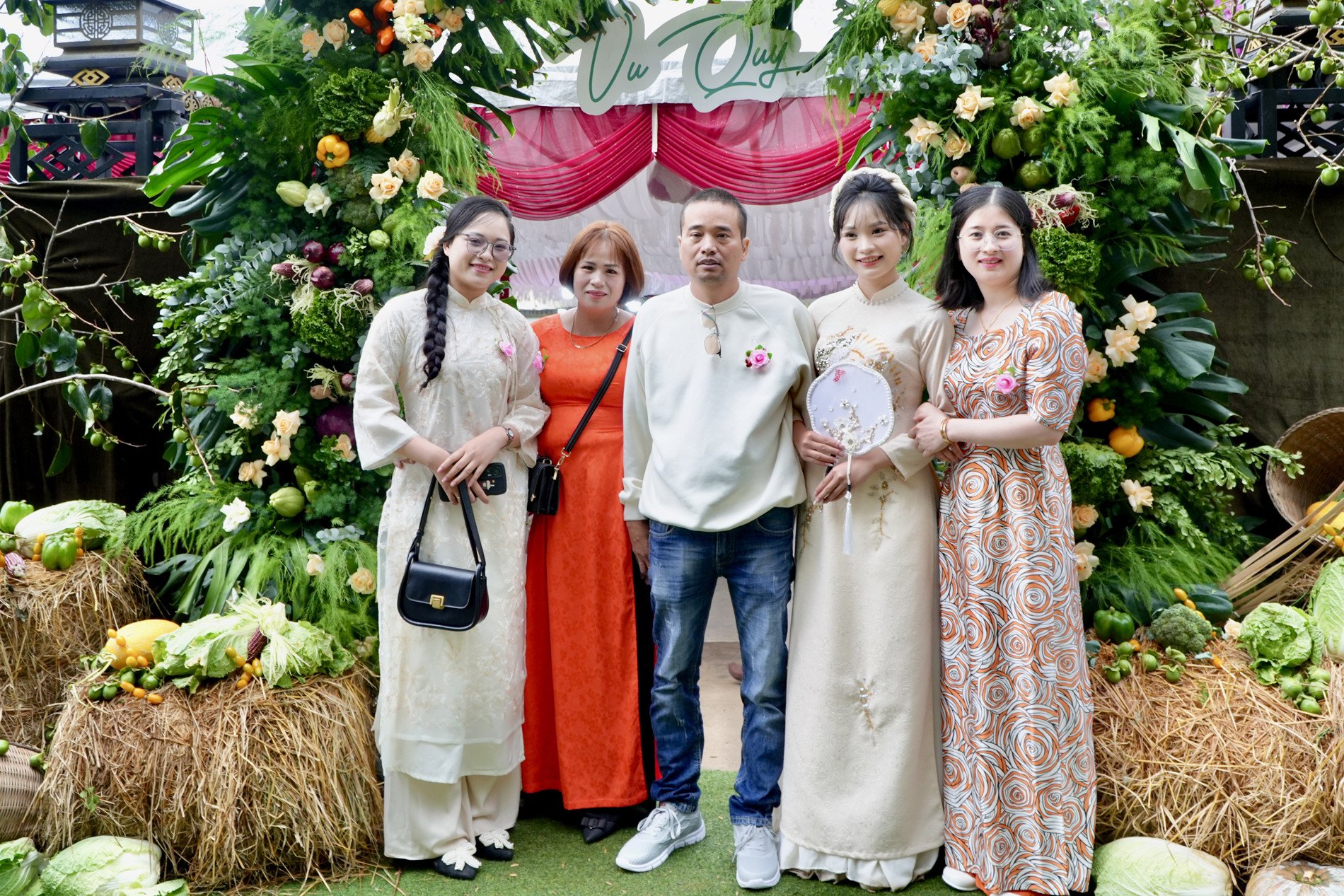 Gia đình cô dâu sử dụng gần nửa tấn nông sản các loại để trang trí