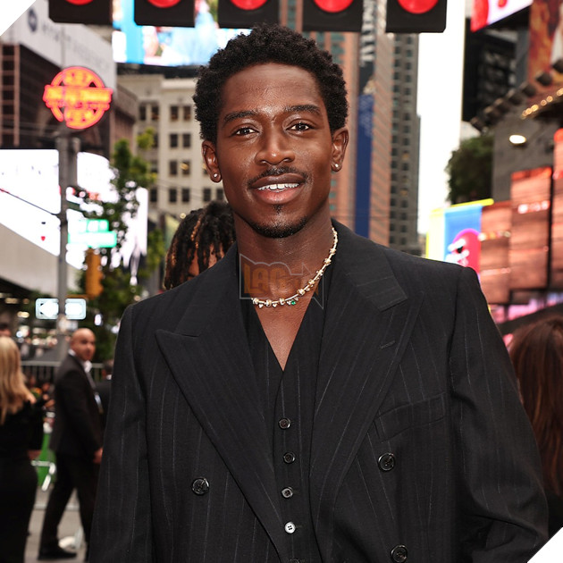 Hình ảnh về sao nam Damson Idris.