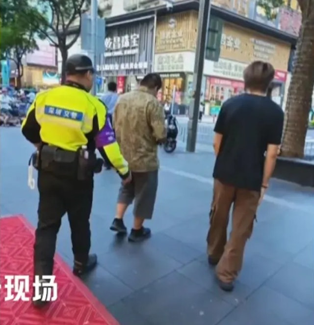 Đang đi đường, người dân sốc nặng khi nhặt được thỏi vàng trị giá 7,4 tỷ đồng- Ảnh 1.