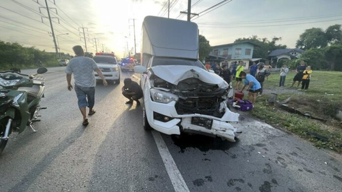 Đang đứng mua đá, người đàn ông 46 tuổi bị ô tô hất văng tử vong- Ảnh 1. Đang đứng mua đá, người đàn ông 46 tuổi bị ô tô hất văng tử vong- Ảnh 1.