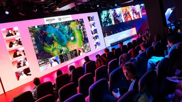 Đào tạo eSports chuyên nghiệp: Không chỉ là chơi game dao tao esportsjpg