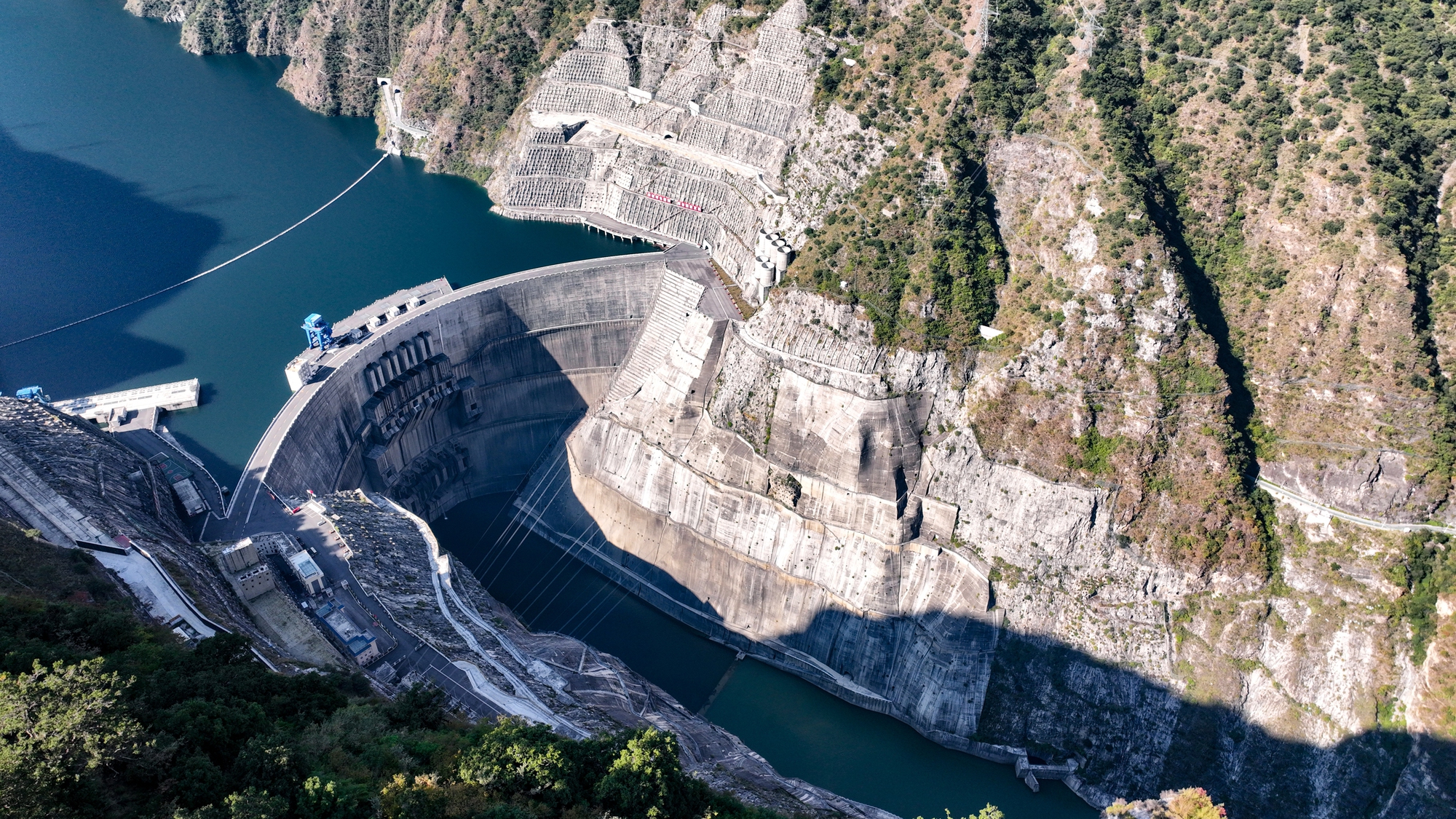 Chiêm ngưỡng con đập