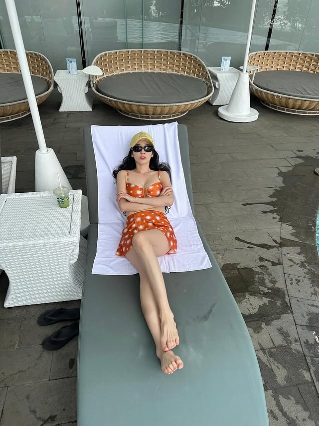 Dara (2NE1) xả ảnh bikini nóng bỏng mắt: Xứng danh