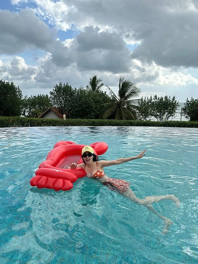 Dara (2NE1) xả ảnh bikini nóng bỏng mắt: Xứng danh