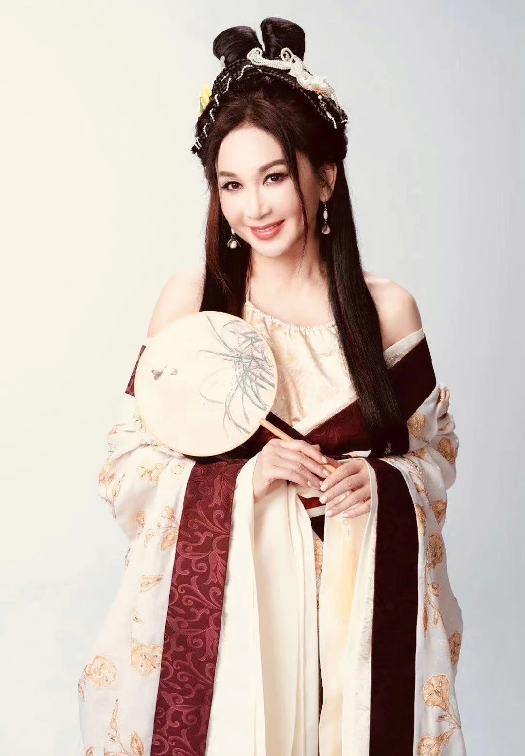 Nàng hồ ly đẹp nhất Trung Quốc: 25 năm không có đối thủ, trẻ mãi không già nhờ làm 1 việc khó tin- Ảnh 3.