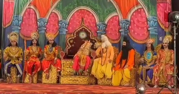 Đang diễn kịch trên sân khấu, nam diễn viên tử vong vì lên cơn đau tim 26 Đang diễn kịch trên sân khấu, nam diễn viên tử vong vì lên cơn đau tim dau tim 17586869384321629634092 1758707795178 17587077993232097189347 0 0 624 998 crop 17587079378931752393115jpg