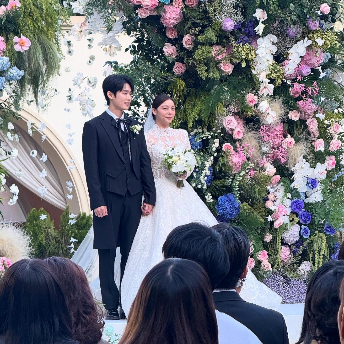 1 nữ ca sĩ khóc nức nở, tiết lộ lý do kinh hoàng gây khó mang thai- Ảnh 1.