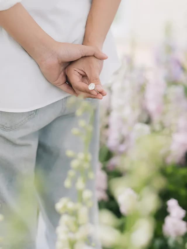 8 bức ảnh Mai Davika được cầu hôn như trong truyện cổ tích, nhẫn kim cương to tới mức 8 bức ảnh Mai Davika được cầu hôn như trong truyện cổ tích, nhẫn kim cương to tới mức