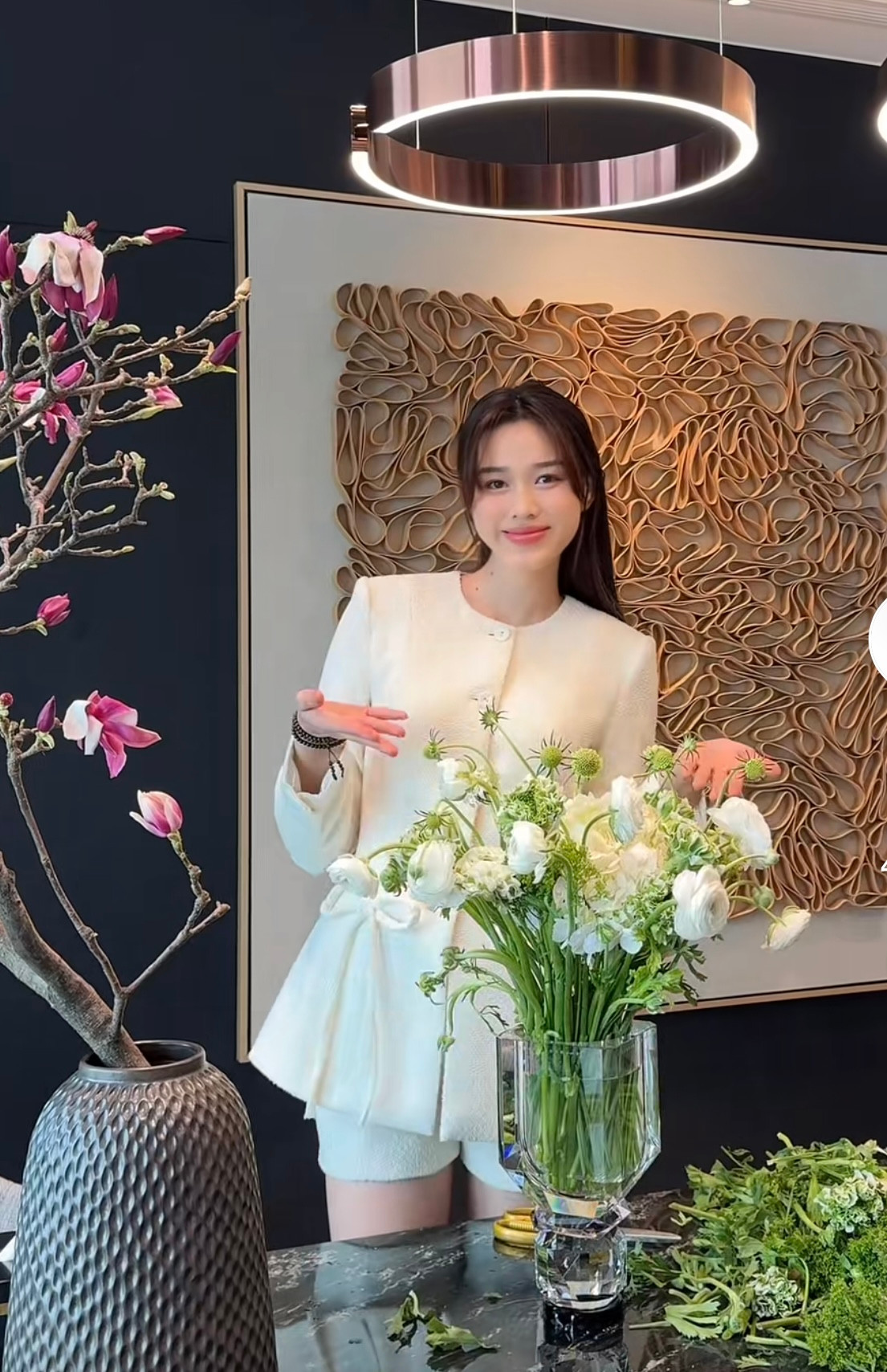 Nhìn 1 chi tiết trong bức ảnh bị chụp lén mới hiểu vì sao Đỗ Thị Hà được chọn làm dâu hào môn!- Ảnh 6. Nhìn 1 chi tiết trong bức ảnh bị chụp lén mới hiểu vì sao Đỗ Thị Hà được chọn làm dâu hào môn!- Ảnh 6.