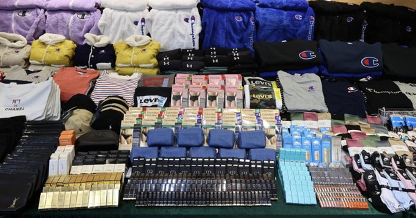 Bắt giữ một người phụ nữ 39 tuổi và một người đàn ông 56 tuổi với số hàng giả trị giá lên đến hơn 4.000 tỷ đồng 28 Bắt giữ một người phụ nữ 39 tuổi và một người đàn ông 56 tuổi với số hàng giả trị giá lên đến hơn 4.000 tỷ đồng dbaa80ad 24e6 4c59 8fb7 76169f61d7c5dfee5228 17521324965901476926886 1752138653237 17521386534091053518843 142 74 800 1127 crop 17521386855001846829523jpg