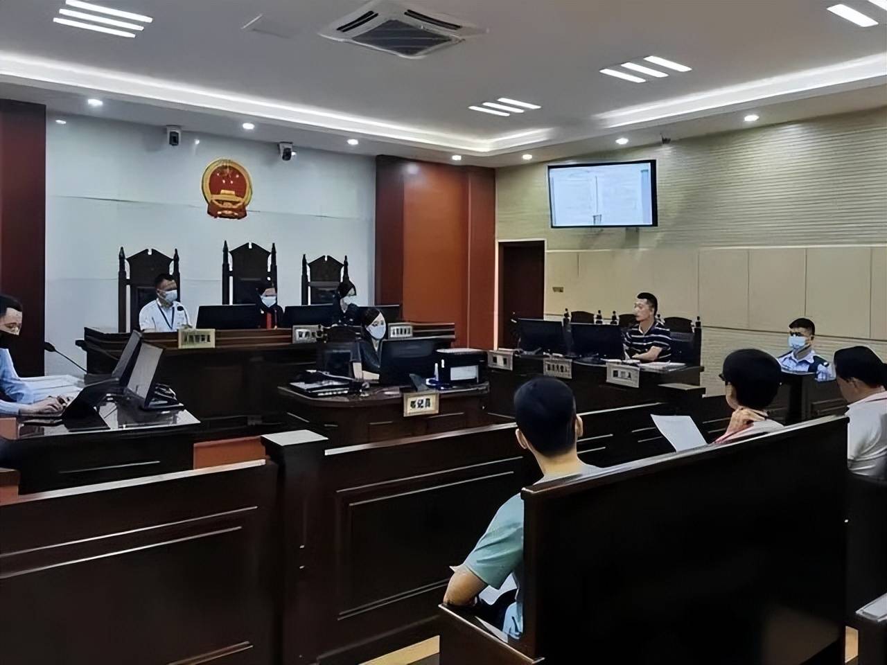 Gửi 70 tỷ đồng vào ngân hàng, 5 năm sau chỉ còn vỏn vẹn 125.000 đồng: Cảnh sát tuyên bố Gửi 70 tỷ đồng vào ngân hàng, 5 năm sau chỉ còn vỏn vẹn 125.000 đồng: Cảnh sát tuyên bố