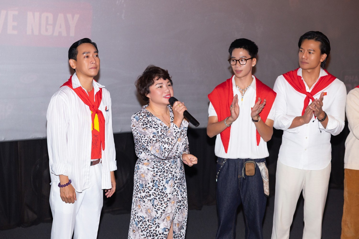 Lý do Mưa Đỏ rời rạp- Ảnh 1.