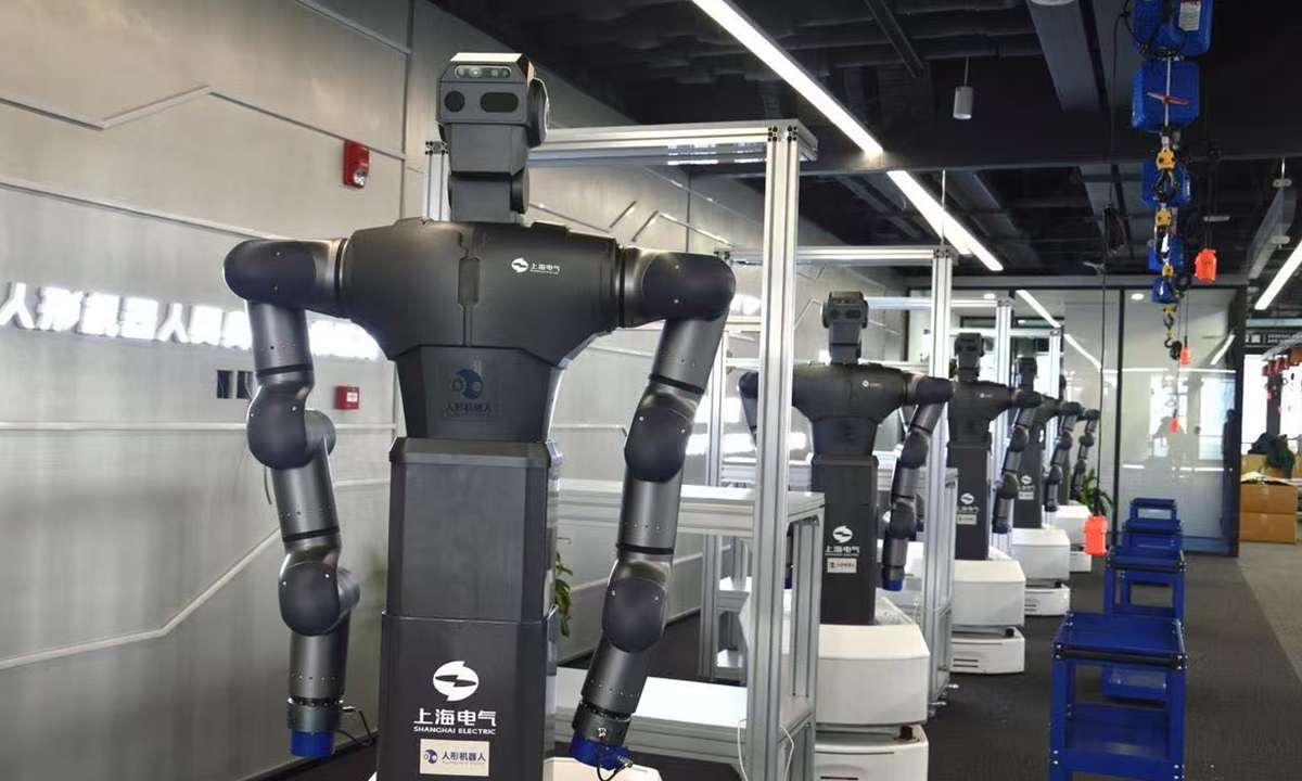 Bên trong trung tâm đào tạo robot hình người dị chủng đầu tiên của Trung Quốc có gì? Hơn 100 “học viên”- Ảnh 1.