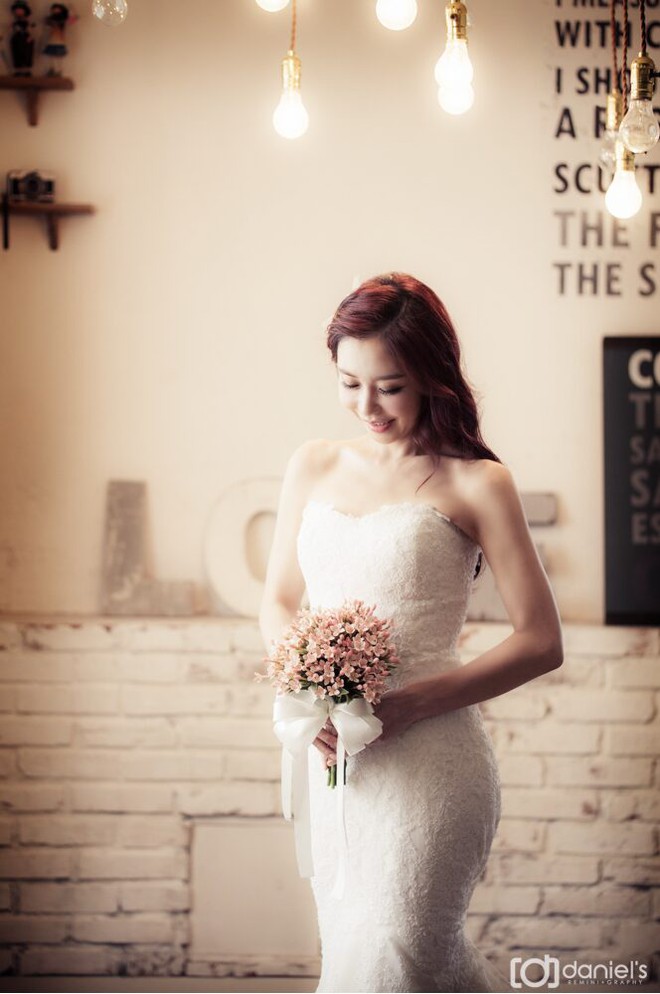 Cô gái vô danh khiến cả showbiz sững sờ với màn Cô gái vô danh khiến cả showbiz sững sờ với màn