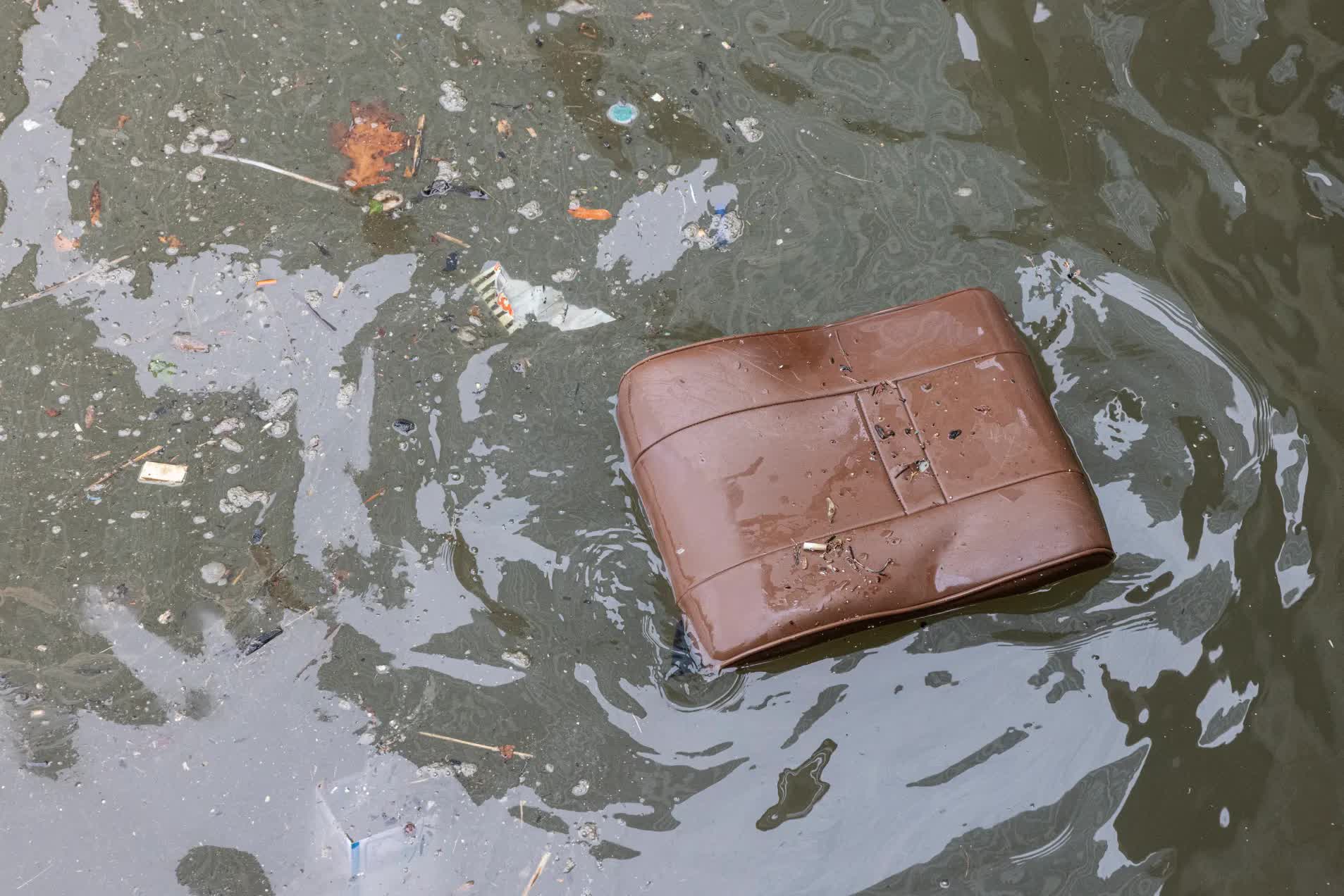 Vụ trực thăng vỡ đôi lao xuống sông ở New York: Xót xa hình ảnh từng mảnh vỡ dập nát được trục vớt lên từ đáy sông, nguyên nhân tai nạn dần được hé lộ- Ảnh 2.