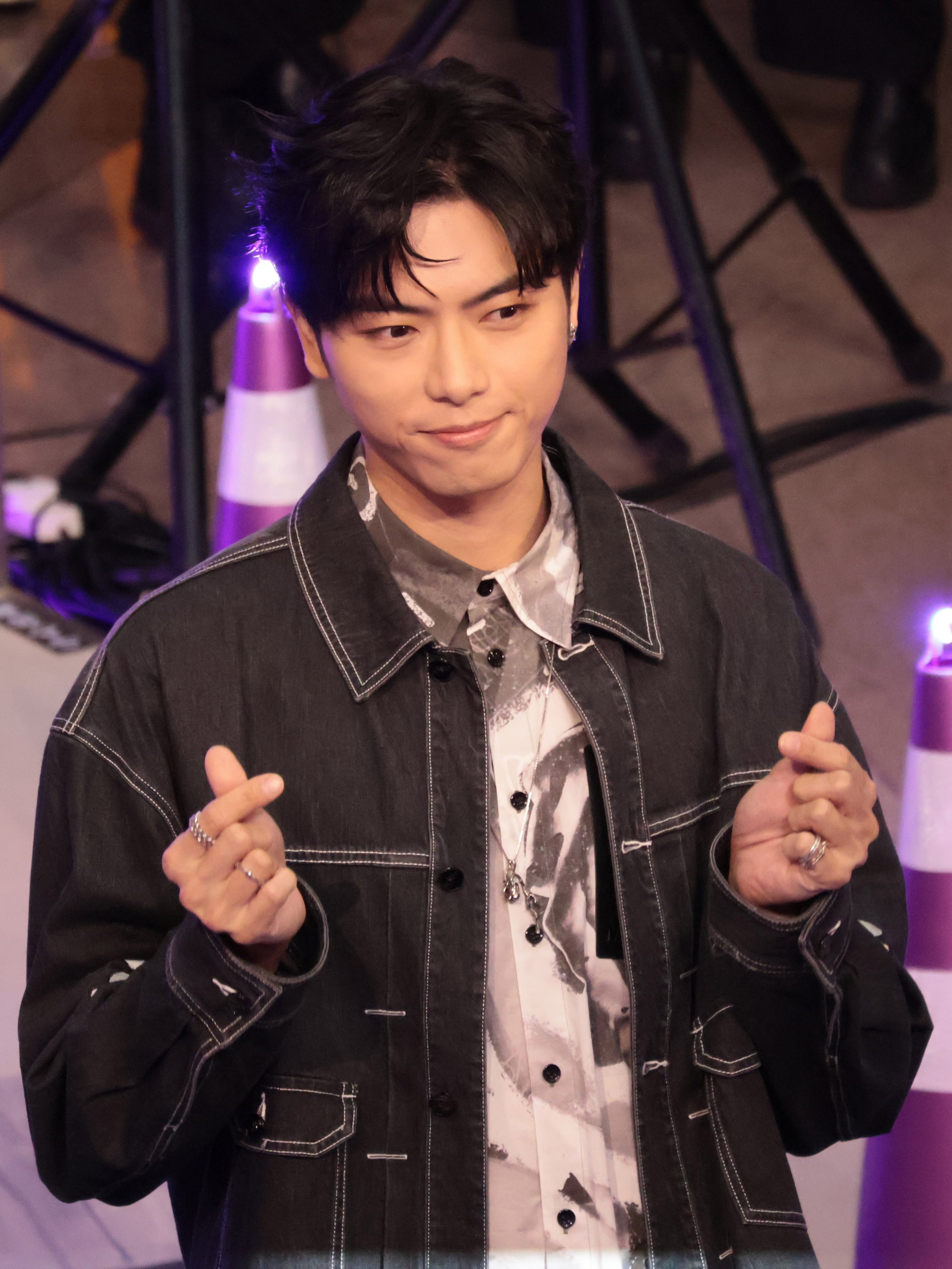 2 sao nữ bị cháy rụi nhà, Tạ Đình Phong và dàn sao đổ xuống đường hỗ trợ người dân trong hỏa hoạn Hong Kong (Trung Quốc)- Ảnh 4. 2 sao nữ bị cháy rụi nhà, Tạ Đình Phong và dàn sao đổ xuống đường hỗ trợ người dân trong hỏa hoạn Hong Kong (Trung Quốc)- Ảnh 4.