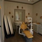 Tấm ảnh tiết lộ căn phòng rợn người từ hòn đảo của tội phạm ấu dâm Epstein dentistoffice 07544674 17648221461531204954025 9 0 414 648 crop 176482214939261018216jpg