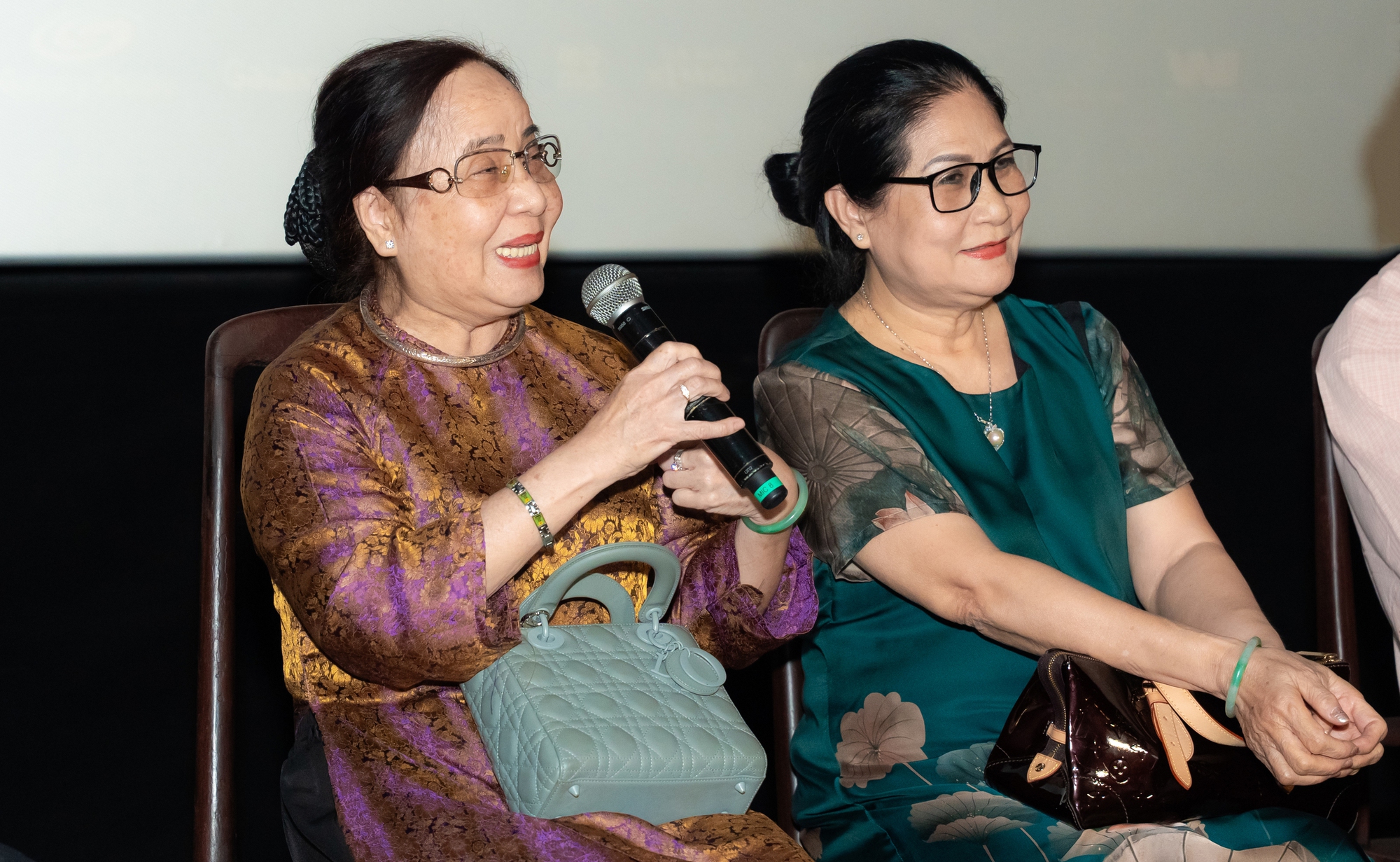 Cuộc tử chiến trên không khiến cả Việt Nam rúng động: 52 phút kinh hoàng được tái hiện, kết thúc ám ảnh như đời thật?- Ảnh 2. Cuộc tử chiến trên không khiến cả Việt Nam rúng động: 52 phút kinh hoàng được tái hiện, kết thúc ám ảnh như đời thật?- Ảnh 2.