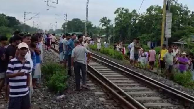 Đi dạo buổi sáng, 3 phụ nữ bị tàu hoả tông tử vong- Ảnh 1. Đi dạo buổi sáng, 3 phụ nữ bị tàu hoả tông tử vong- Ảnh 1.