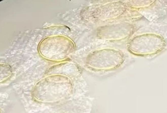 Đi thu gom rác, cụ bà nhặt được số vàng trị giá 1,4 tỷ đồng- Ảnh 1. Đi thu gom rác, cụ bà nhặt được số vàng trị giá 1,4 tỷ đồng- Ảnh 1.