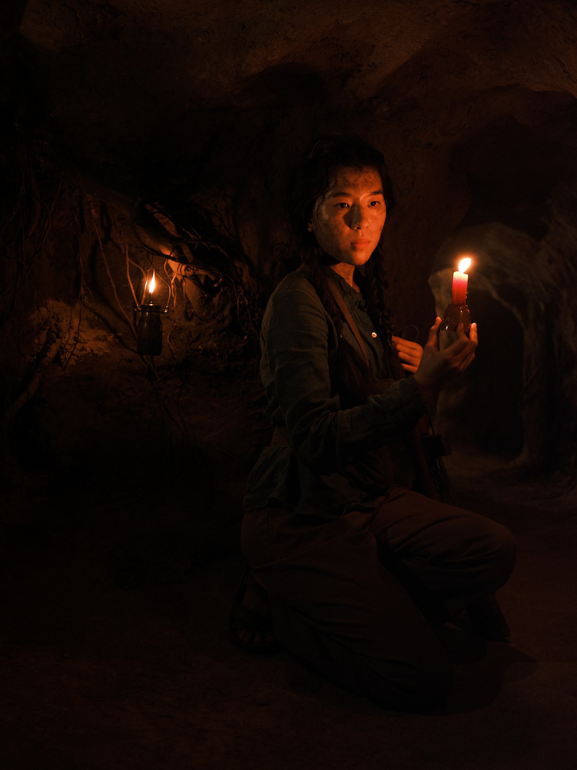 Mỹ nhân đáng yêu nhất Địa Đạo: Được đích thân đạo diễn nhắm thẳng, hoảng loạn khi tới bối cảnh thật- Ảnh 1.