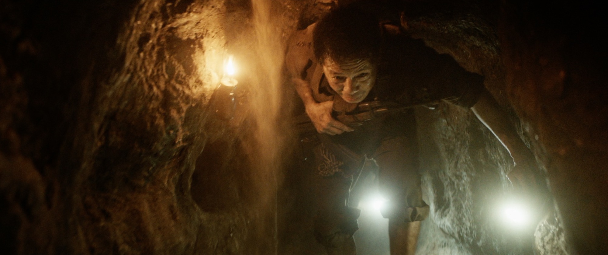 Địa Đạo: Mặt Trời Trong Bóng Tối - Nhân tính chói lòa dưới hang sâu- Ảnh 2.