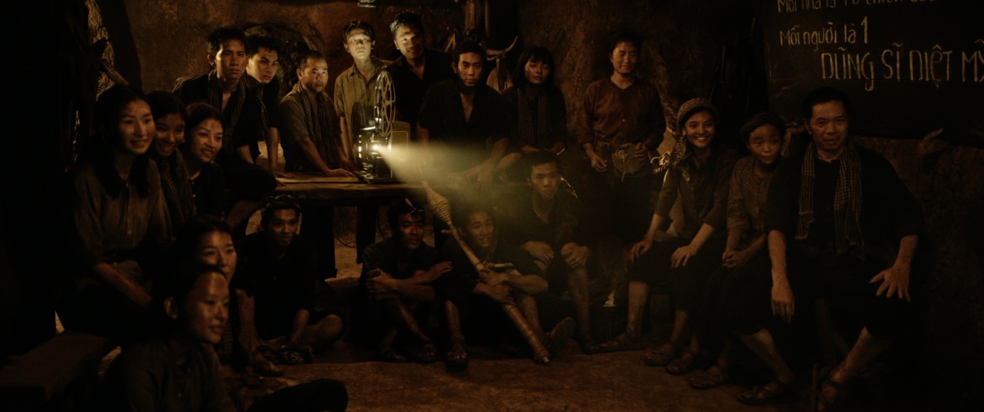 Địa Đạo: Mặt Trời Trong Bóng Tối – Cuộc chiến không ánh mặt trời vẫn rực cháy tinh thần dân tộc- Ảnh 3. Địa Đạo: Mặt Trời Trong Bóng Tối – Cuộc chiến không ánh mặt trời vẫn rực cháy tinh thần dân tộc- Ảnh 3.