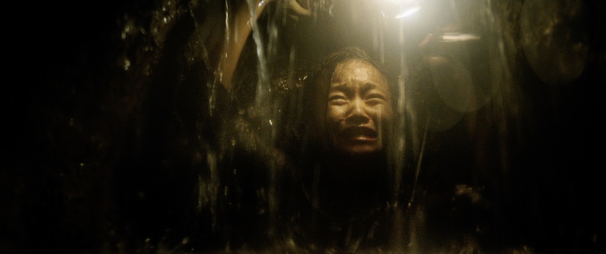 Địa Đạo: Mặt Trời Trong Bóng Tối - Nhân tính chói lòa dưới hang sâu- Ảnh 4.