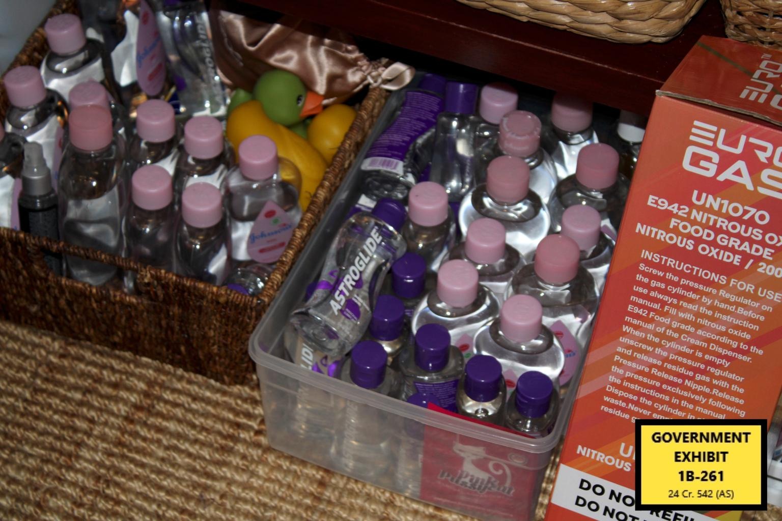 Trợ lý Diddy tiếp tục tố cáo loạt hành vi gây sốc: Bạo hành, cưỡng bức, cấm cả thay băng vệ sinh- Ảnh 2.