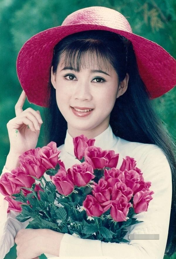 Sao nữ từng khiến Quyền Linh sẵn sàng đóng quần chúng không công chỉ để xin chữ ký: Hiện là mẹ 4 con, sống kín tiếng- Ảnh 1.