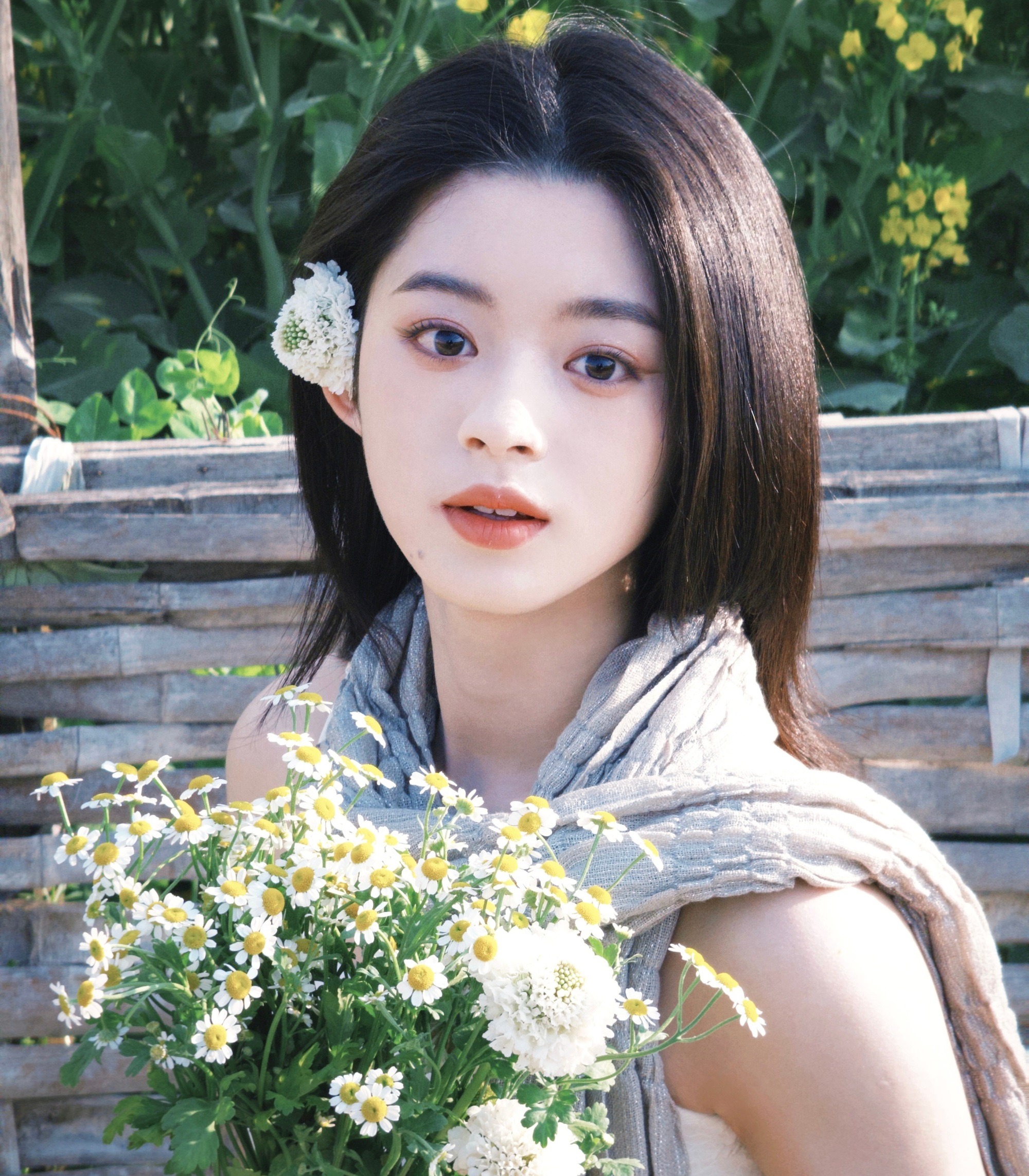 Chỉ vì đôi hoa tai hơn 8 tỷ, mỹ nhân showbiz 17 tuổi khiến bố bị điều tra khẩn- Ảnh 4.