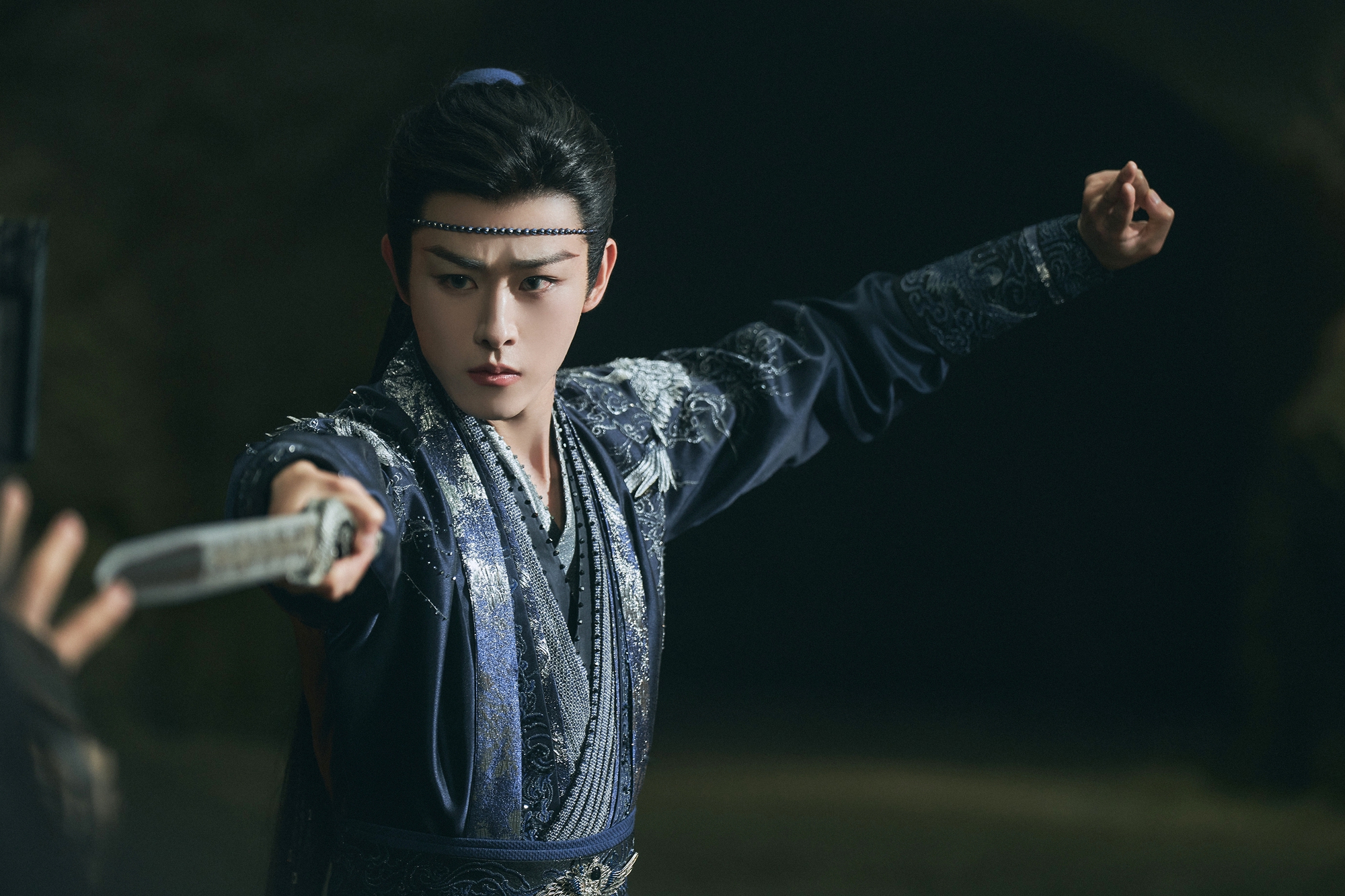 Mỹ nam bạch y đang viral khắp Trung Quốc: Nhan sắc thần thánh tràn đầy tiên khí, trời sinh để đóng cổ trang- Ảnh 3. Mỹ nam bạch y đang viral khắp Trung Quốc: Nhan sắc thần thánh tràn đầy tiên khí, trời sinh để đóng cổ trang- Ảnh 3.