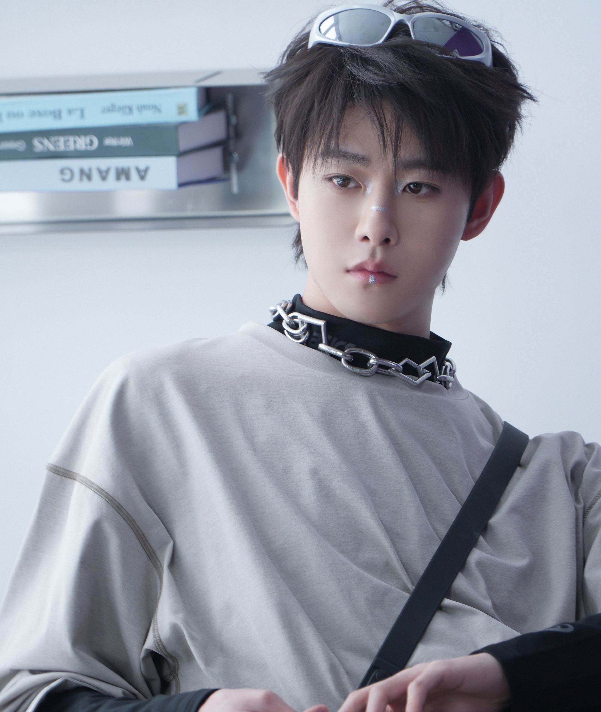 Mỹ nam bạch y đang viral khắp Trung Quốc: Nhan sắc thần thánh tràn đầy tiên khí, trời sinh để đóng cổ trang- Ảnh 6. Mỹ nam bạch y đang viral khắp Trung Quốc: Nhan sắc thần thánh tràn đầy tiên khí, trời sinh để đóng cổ trang- Ảnh 6.