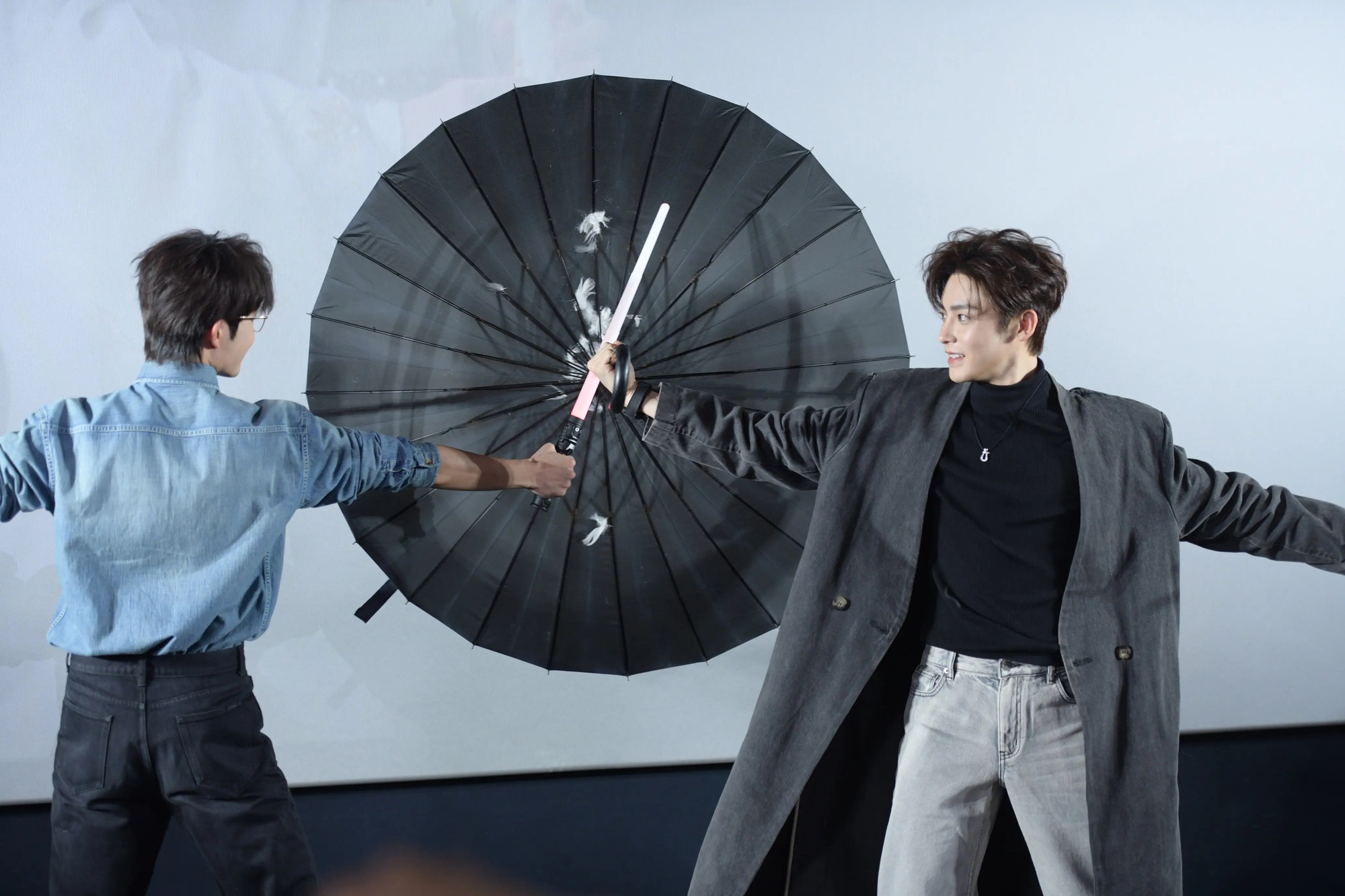 Mỹ nam cứ đóng phim với ai là đâm sau lưng người đó, nhan sắc cực phẩm không che giấu được tính cách mưu mô- Ảnh 3. Mỹ nam cứ đóng phim với ai là đâm sau lưng người đó, nhan sắc cực phẩm không che giấu được tính cách mưu mô- Ảnh 3.