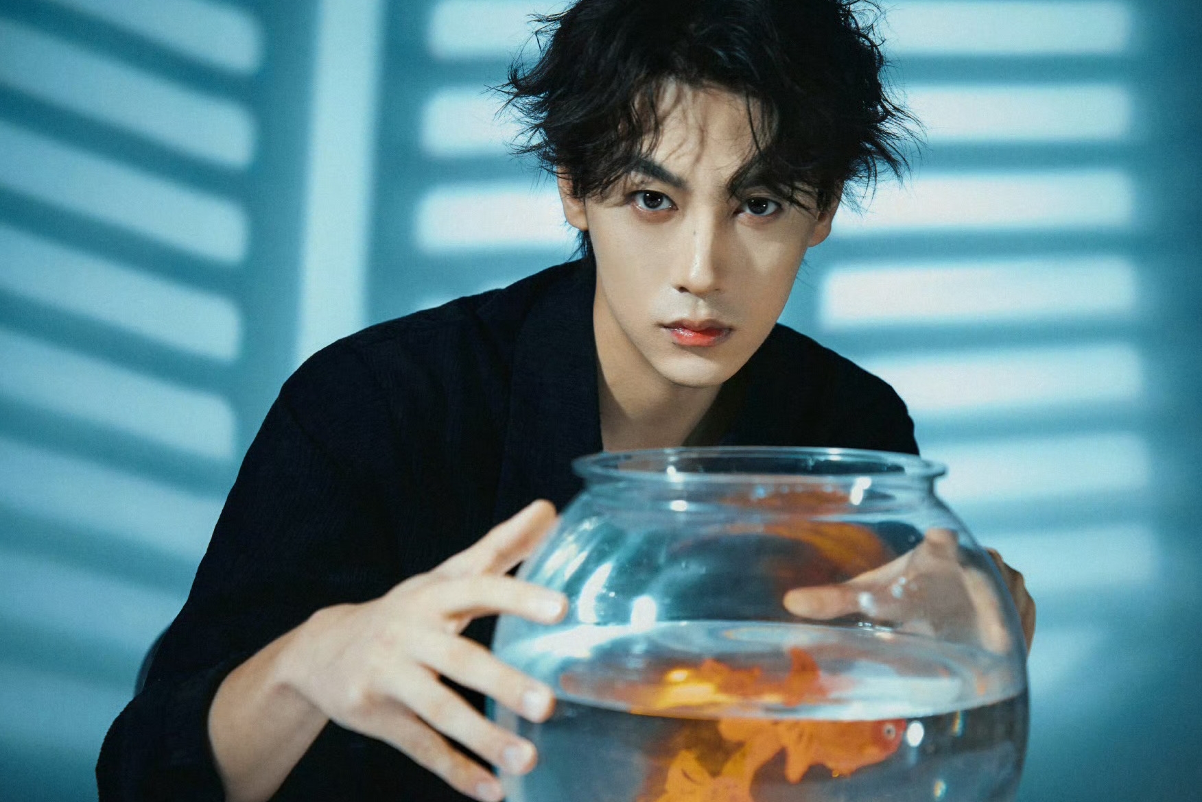 Dân tình đòi cấm sóng mỹ nam này ngay lập tức: Tình ái hỗn loạn có tận 5 bạn gái, giả vờ ngây thơ câu kéo khán giả- Ảnh 1.