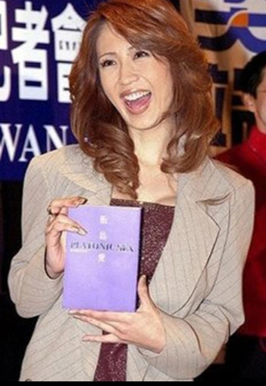 Làm MC, viết tự truyện