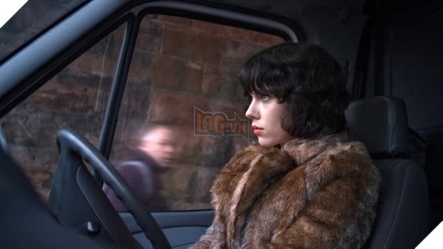 Tác phẩm kinh phí thấp, không nhiều thoại, không hiệu ứng cầu kỳ nhưng diễn xuất của Scarlett Johansson trong Under the Skin vẫn chinh phục được khán giả.