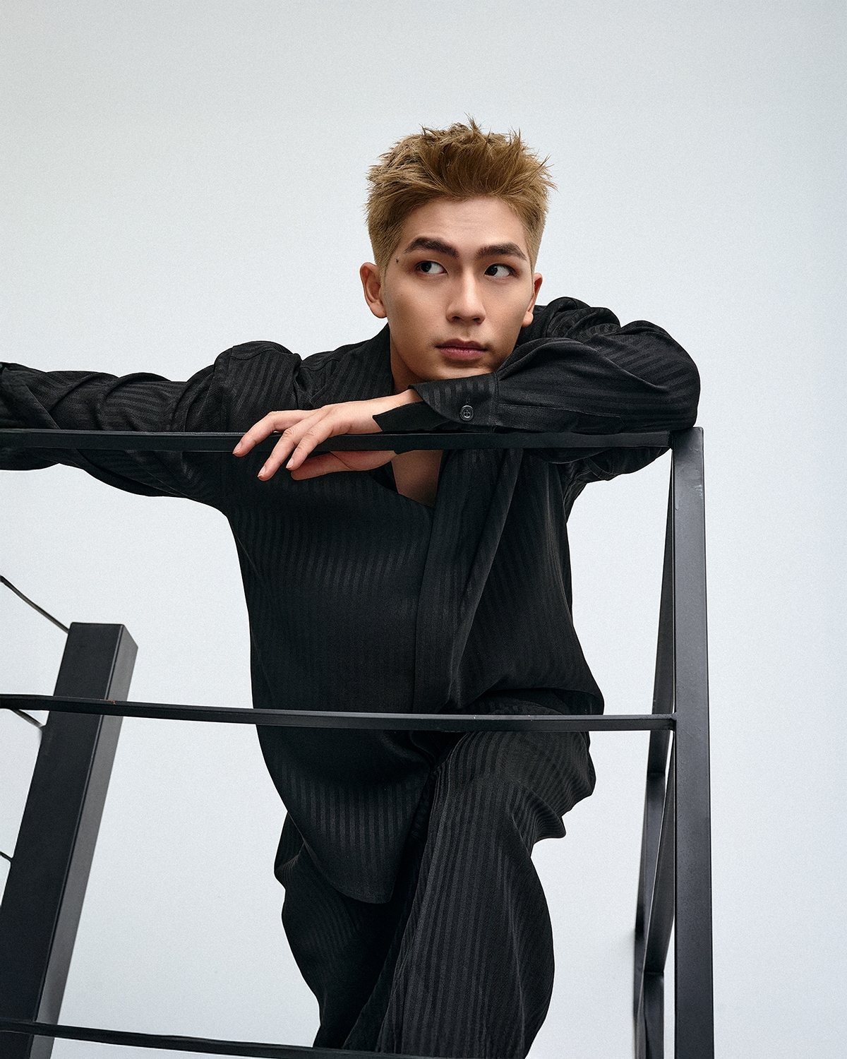 Vẻ ngoài điển trai của nam chính đóng phim trăm tỷ của Trấn Thành- Ảnh 5. Vẻ ngoài điển trai của nam chính đóng phim trăm tỷ của Trấn Thành- Ảnh 5.