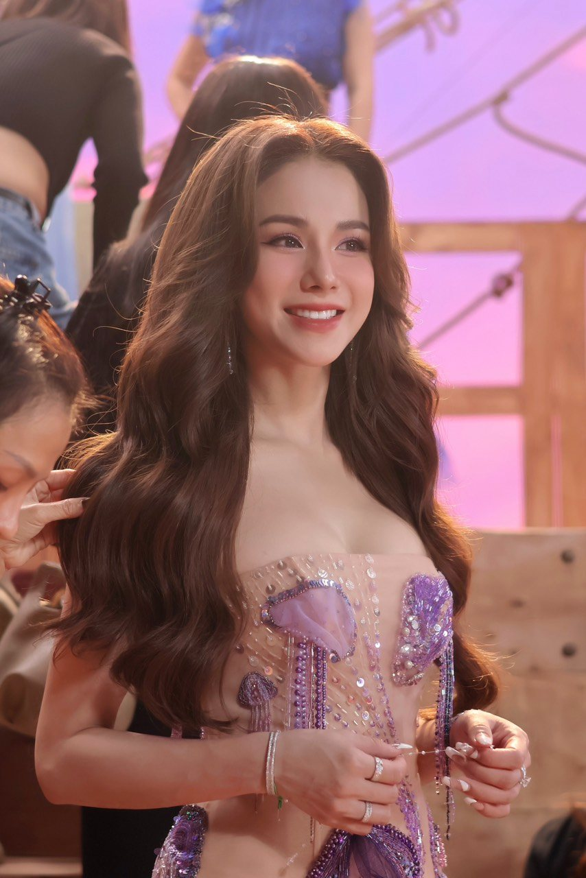 Hình ảnh gây sốc của Diệp Lâm Anh, visual nhìn sao cũng không ra chị đẹp- Ảnh 1. Hình ảnh gây sốc của Diệp Lâm Anh, visual nhìn sao cũng không ra chị đẹp- Ảnh 1.