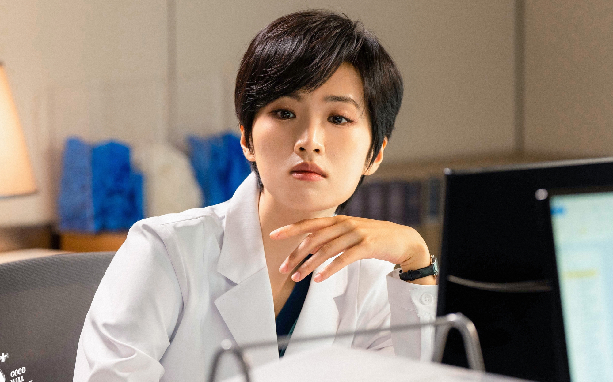 320 triệu người đòi mỹ nhân này giải nghệ ngay lập tức: Đã kém sắc còn diễn dở, chỉ giỏi dùng tiền mua vai- Ảnh 3. 320 triệu người đòi mỹ nhân này giải nghệ ngay lập tức: Đã kém sắc còn diễn dở, chỉ giỏi dùng tiền mua vai- Ảnh 3.