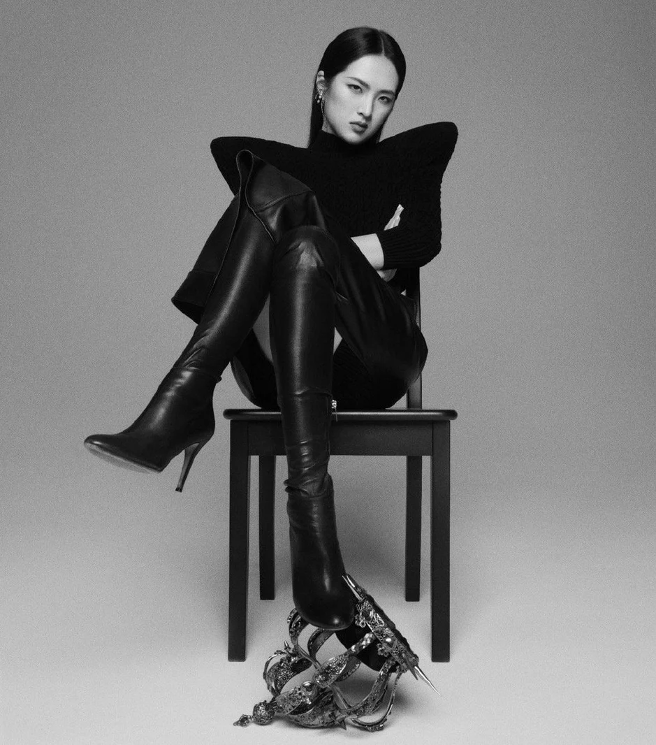 Ái nữ tỷ phú Huawei: Từ bỏ hào quang