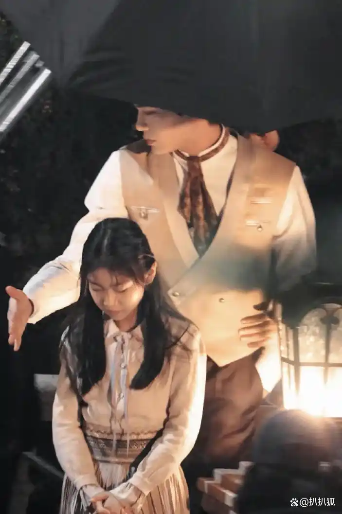 Đinh Vũ Hề nhanh trí cứu bạn diễn nhí trên phim trường- Ảnh 1.