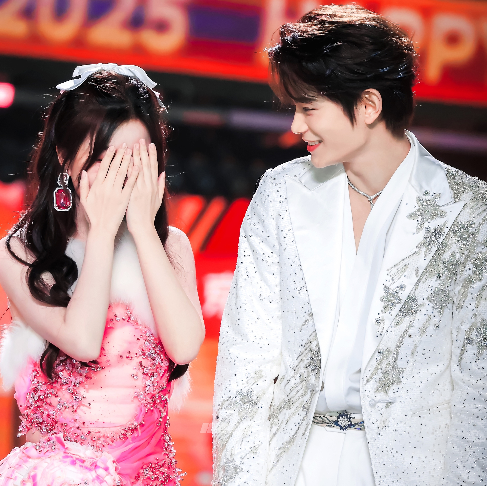 1 cặp đôi phim giả tình thật ngầm công khai ngay ngày đầu năm mới: Nhà gái vừa giàu vừa đẹp, nhà trai đang hot điên đảo- Ảnh 3.