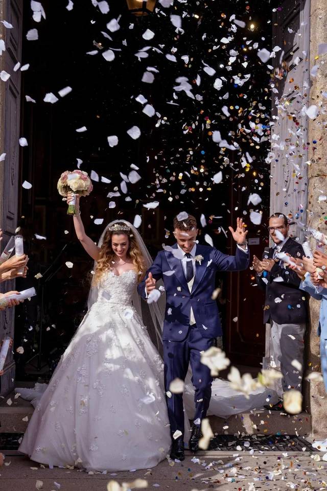 Tấm ảnh cưới hạnh phúc cuối cùng của Diogo Jota: Nụ cười rạng rỡ bên vợ con, ai ngờ 10 ngày sau đã mãi chia lìa- Ảnh 3. Tấm ảnh cưới hạnh phúc cuối cùng của Diogo Jota: Nụ cười rạng rỡ bên vợ con, ai ngờ 10 ngày sau đã mãi chia lìa- Ảnh 3.